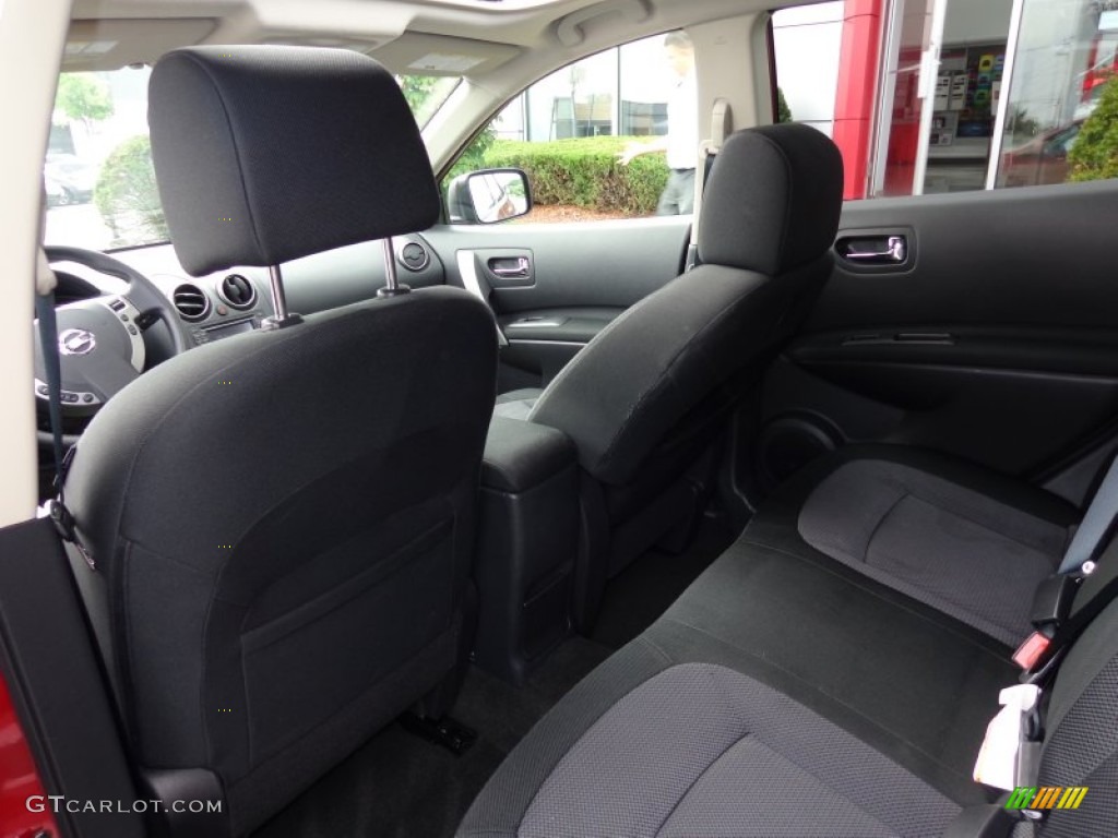 2011 Rogue SV AWD - Cayenne Red / Black photo #8