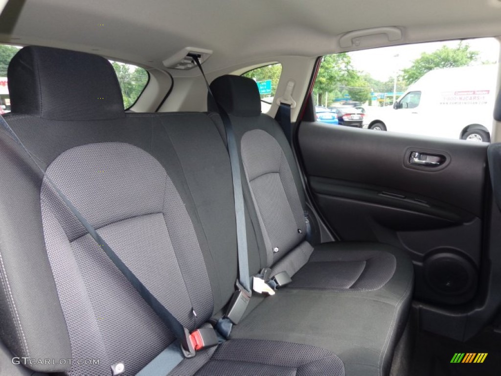 2011 Rogue SV AWD - Cayenne Red / Black photo #9