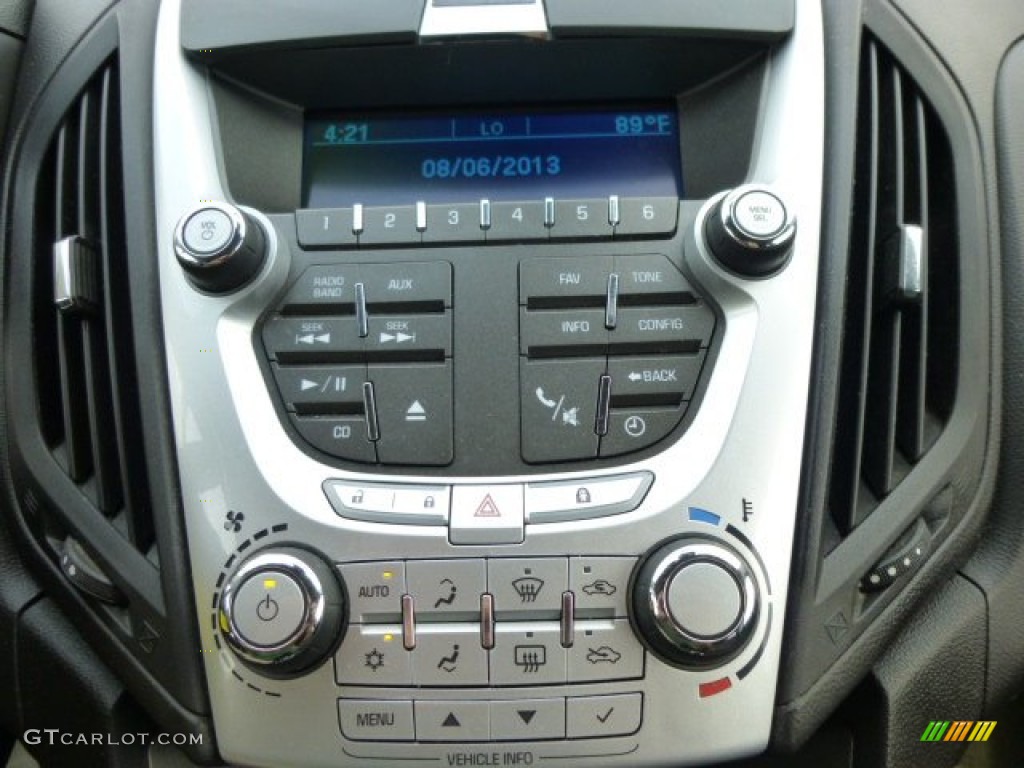 2010 Chevrolet Equinox LT AWD Controls Photos