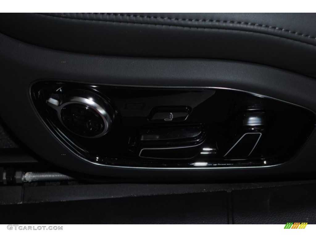 2014 Audi S8 quattro S Controls Photo #84383415