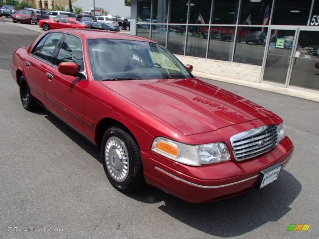 2001 Crown Victoria LX - Toreador Red Metallic / Medium Parchment photo #2