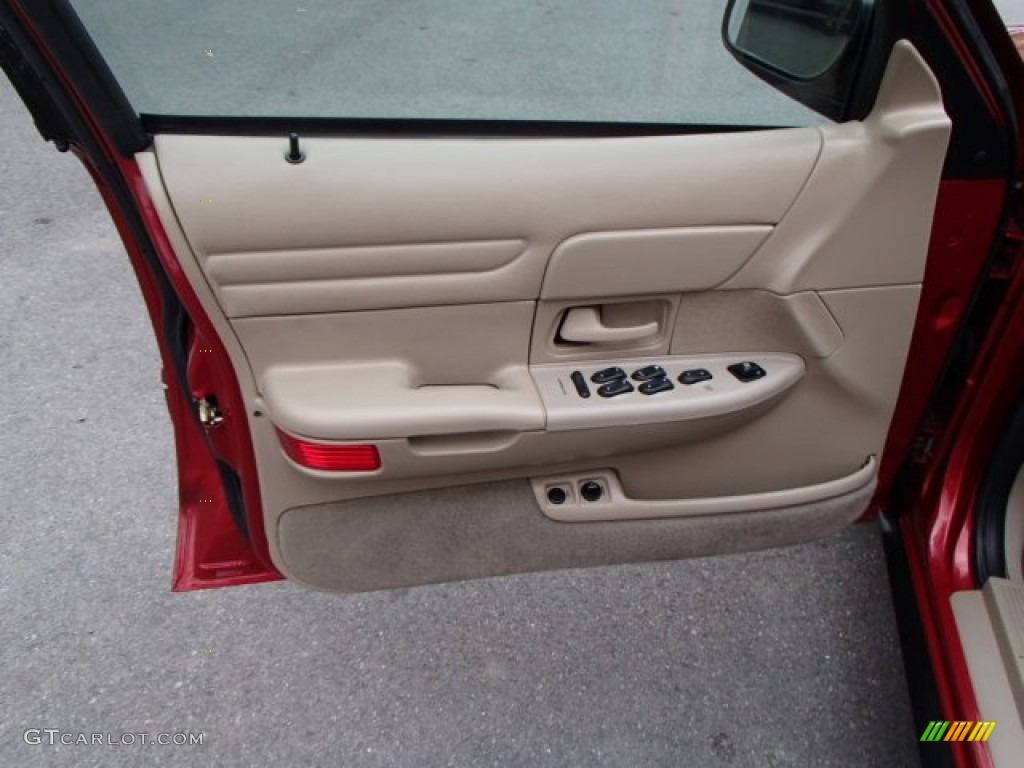 2001 Crown Victoria LX - Toreador Red Metallic / Medium Parchment photo #11