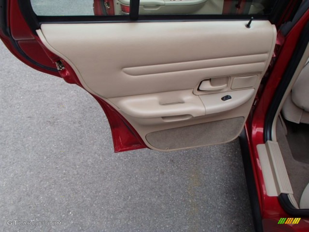 2001 Crown Victoria LX - Toreador Red Metallic / Medium Parchment photo #13
