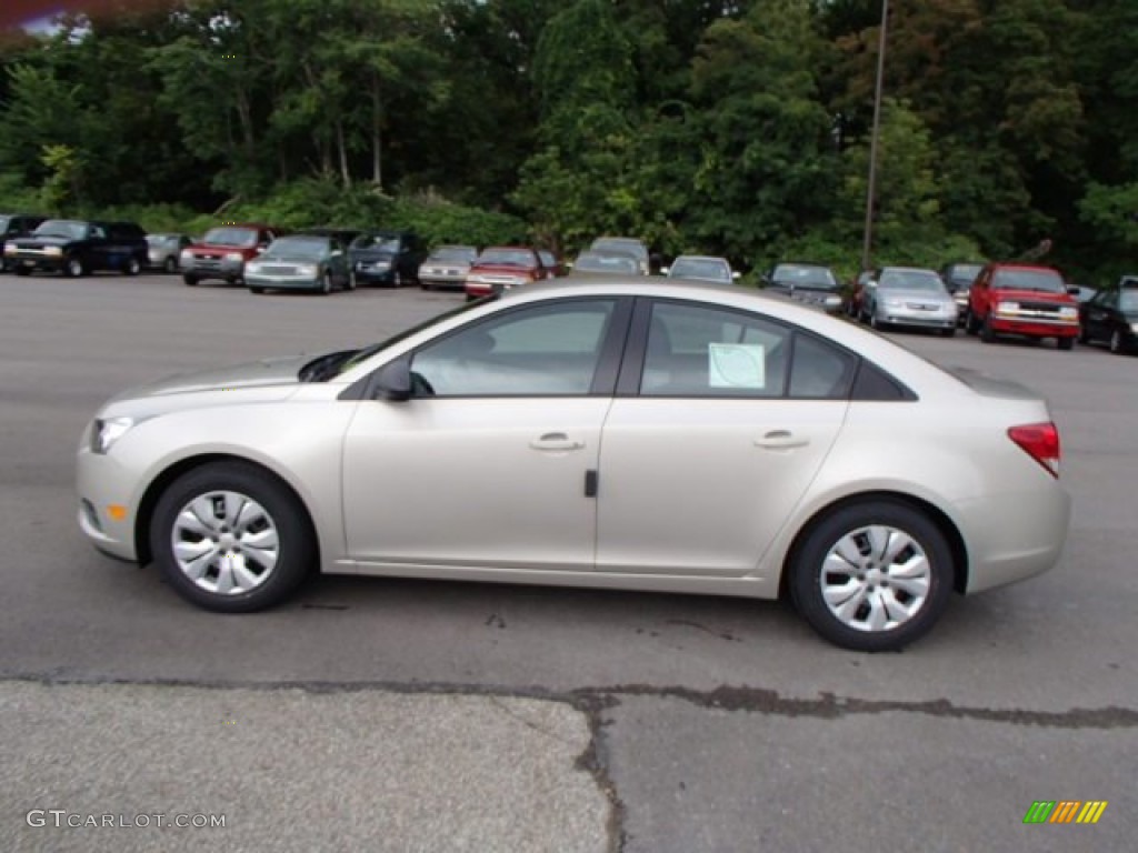 2014 Cruze LS - Champagne Silver Metallic / Jet Black/Medium Titanium photo #5