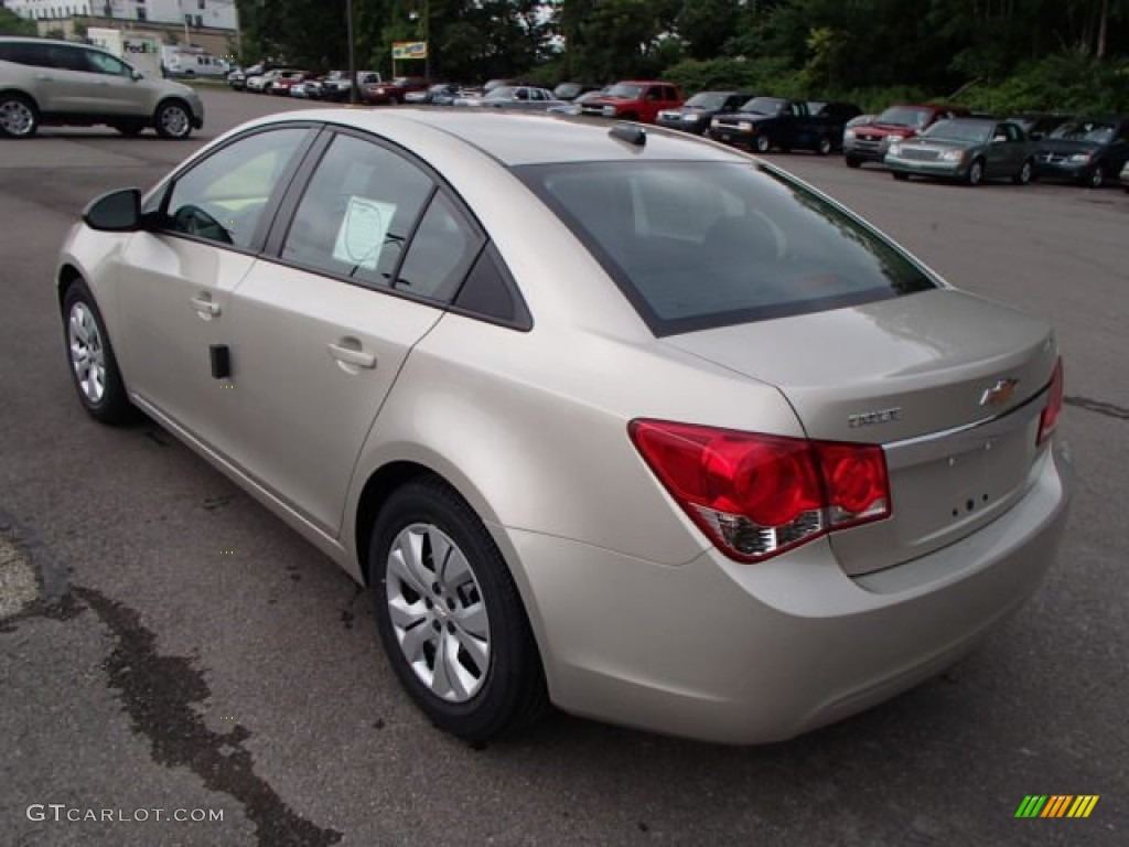 2014 Cruze LS - Champagne Silver Metallic / Jet Black/Medium Titanium photo #6