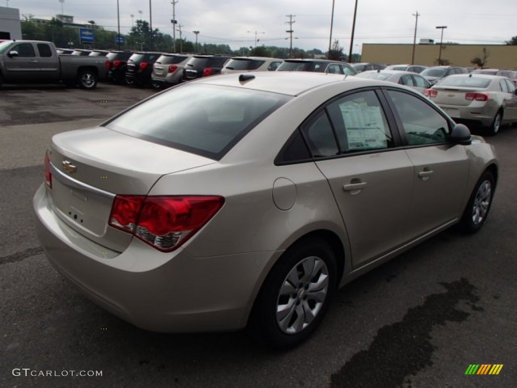 2014 Cruze LS - Champagne Silver Metallic / Jet Black/Medium Titanium photo #8
