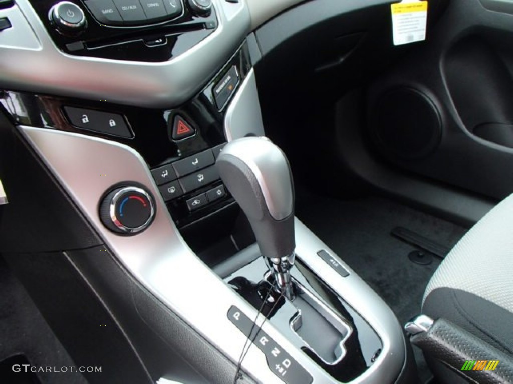 2014 Cruze LS - Champagne Silver Metallic / Jet Black/Medium Titanium photo #17