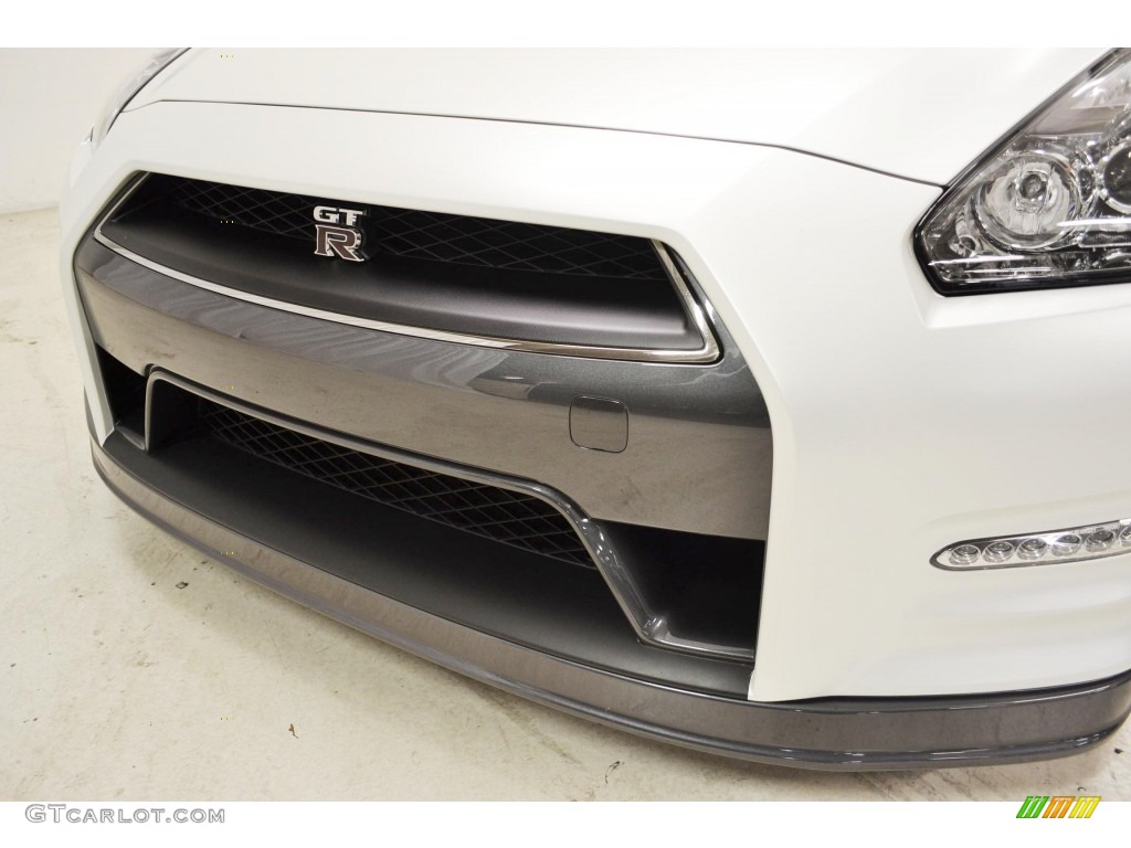 2014 Nissan GT-R Premium Marks and Logos Photo #84393828