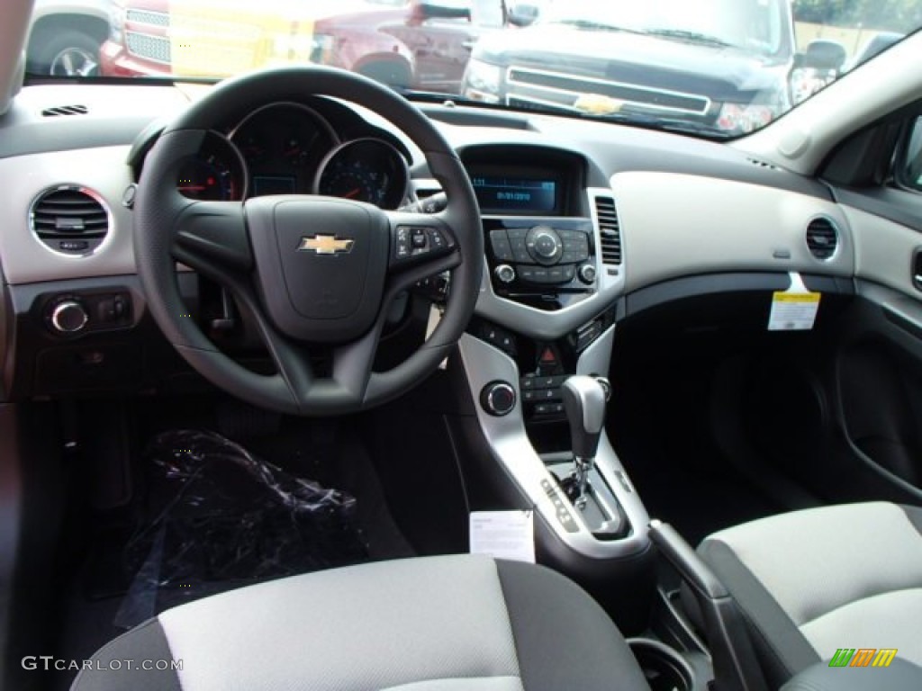 2014 Cruze LS - Red Hot / Jet Black/Medium Titanium photo #14