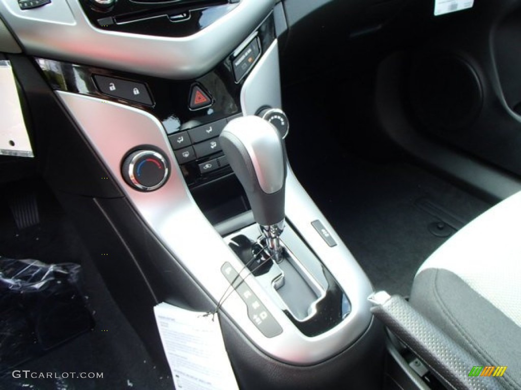 2014 Cruze LS - Red Hot / Jet Black/Medium Titanium photo #17