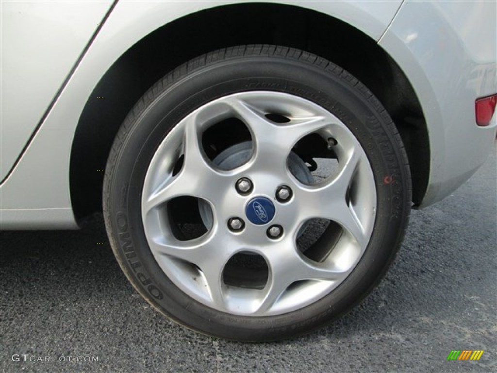 2011 Ford Fiesta SES Hatchback Wheel Photos
