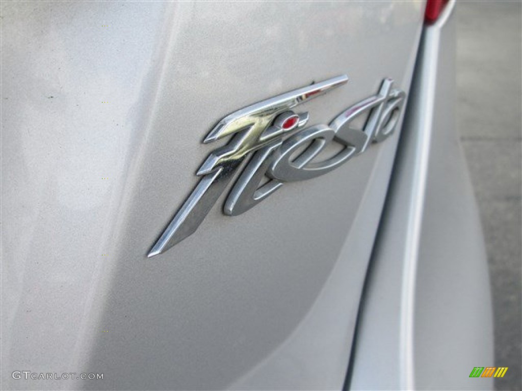 2011 Fiesta SES Hatchback - Ingot Silver Metallic / Cashmere/Charcoal Black Leather photo #6
