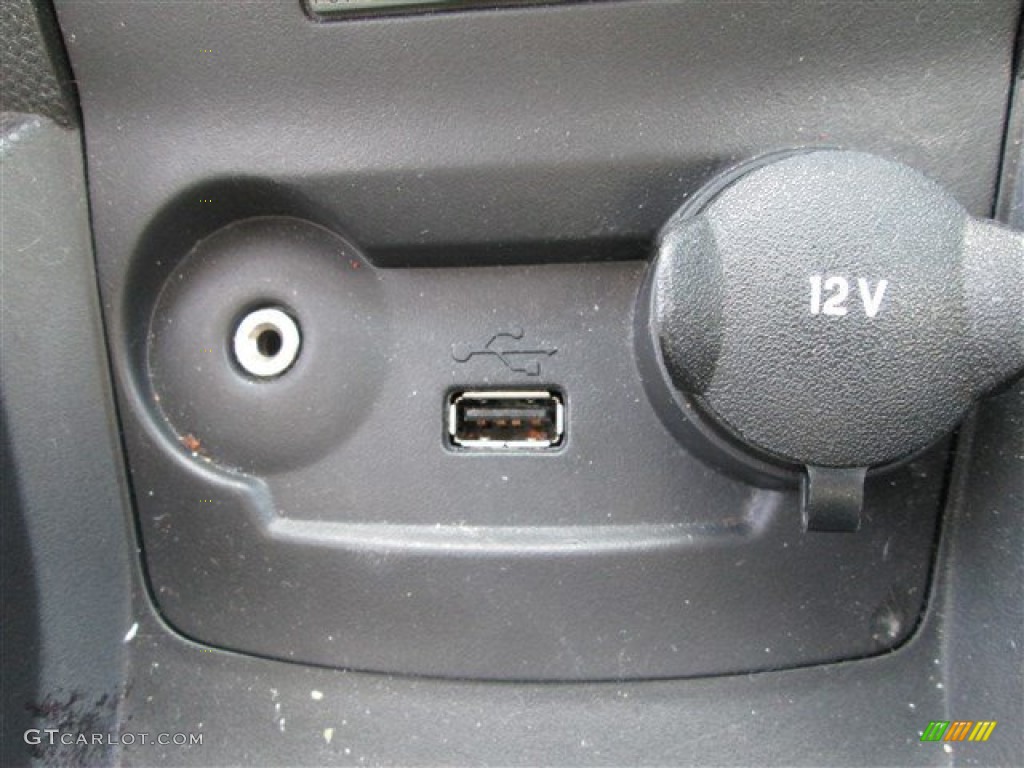 2011 Fiesta SES Hatchback - Ingot Silver Metallic / Cashmere/Charcoal Black Leather photo #14