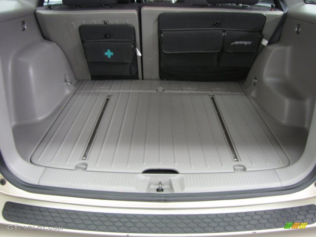 2003 Toyota Matrix XR Trunk Photos