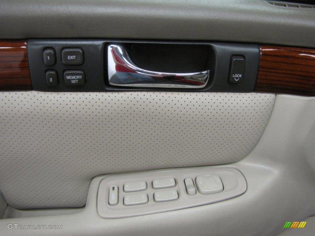 2001 Seville STS - Crimson Red / Oatmeal photo #11