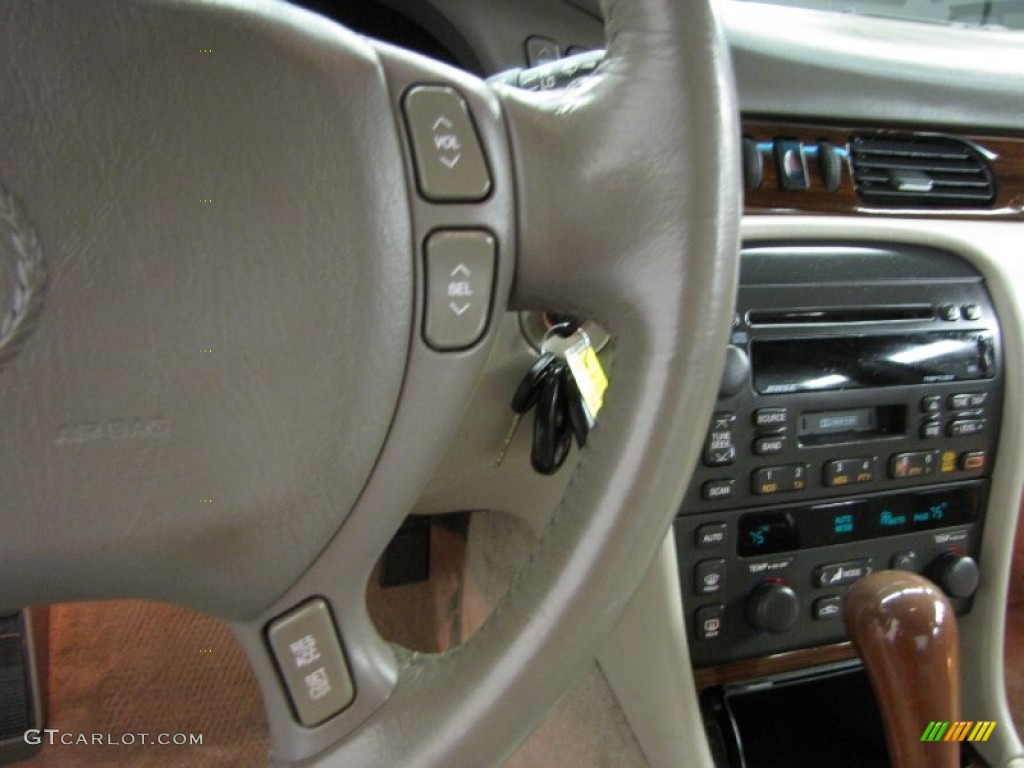 2001 Seville STS - Crimson Red / Oatmeal photo #17