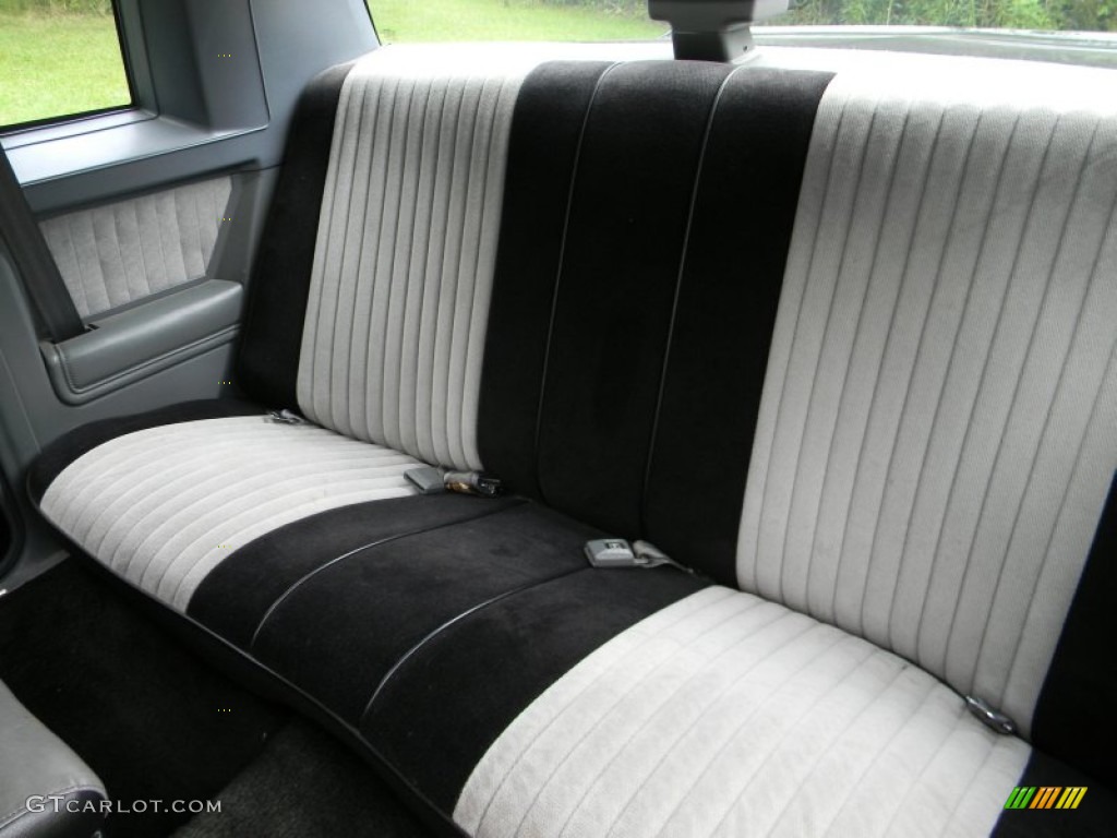 1987 Buick Regal Grand National Rear Seat Photo #84401970