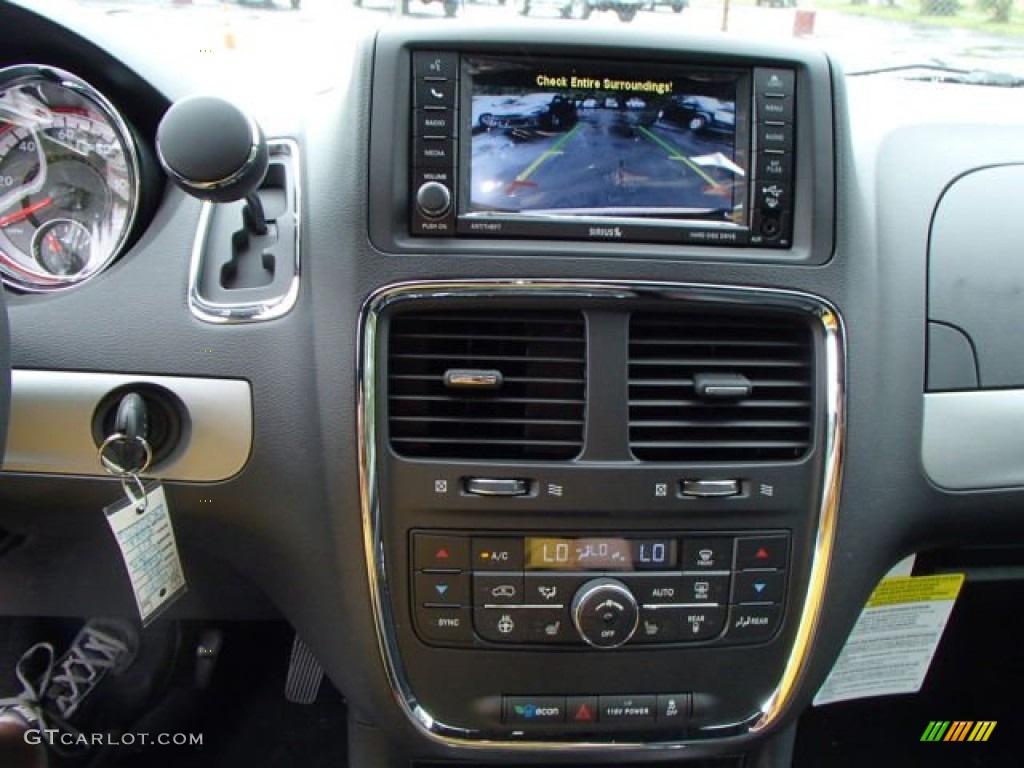 2014 Dodge Grand Caravan R/T Controls Photo #84404909