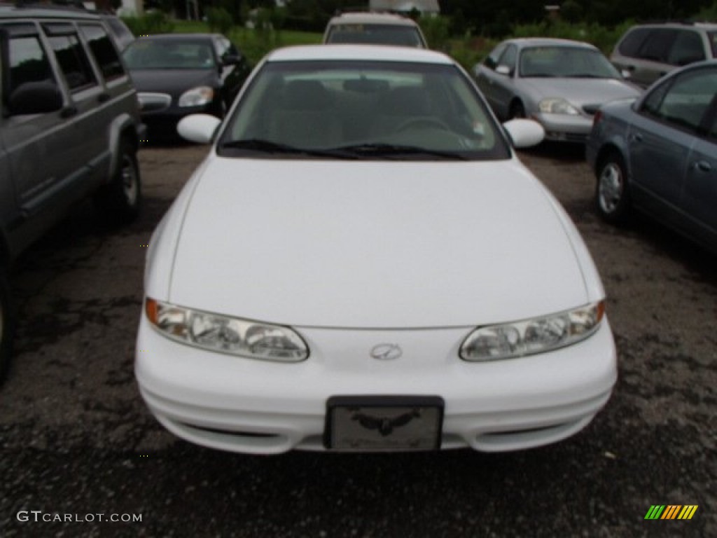 1999 Alero GL Coupe - Arctic White / Neutral photo #2