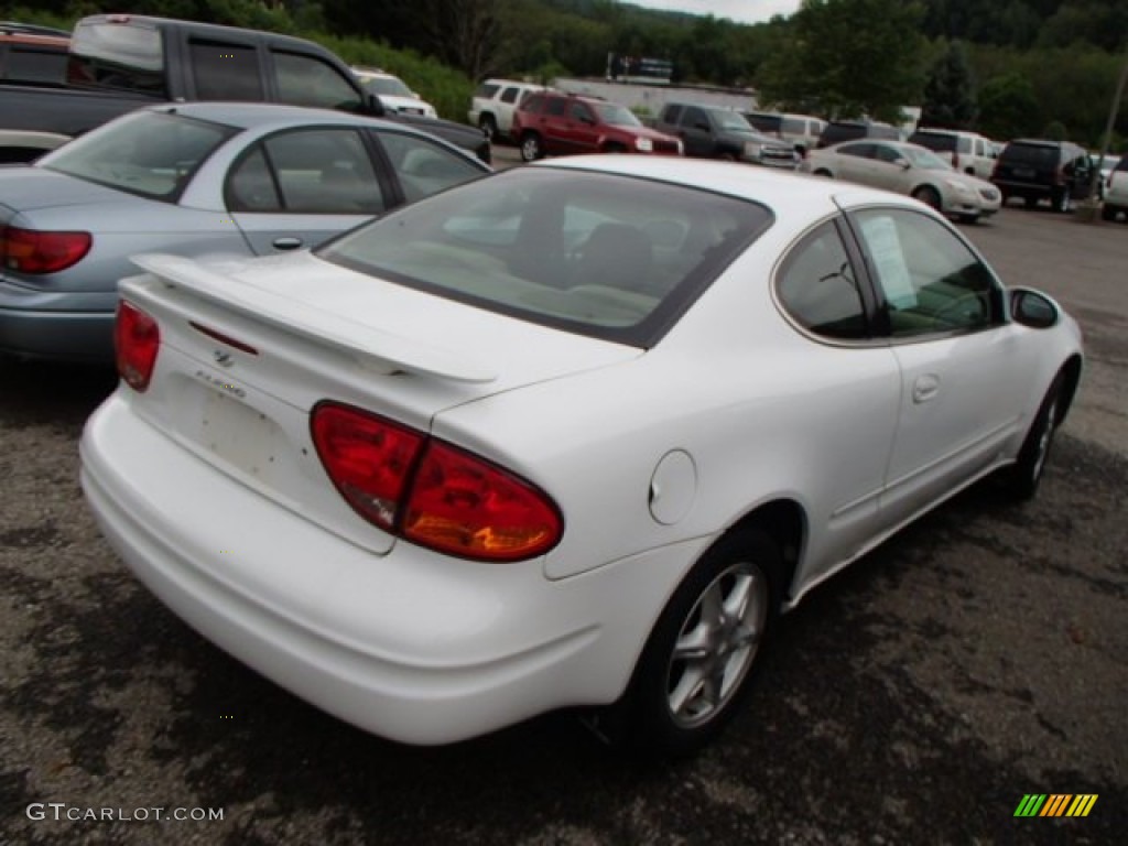 1999 Alero GL Coupe - Arctic White / Neutral photo #6