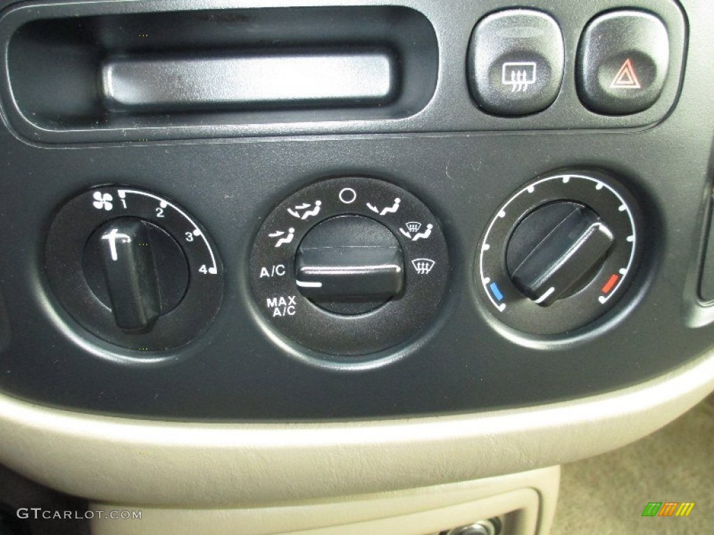 2002 Escape XLT V6 - Dark Highland Green Metallic / Medium Parchment photo #25