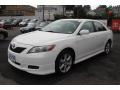 Super White - Camry SE Photo No. 3