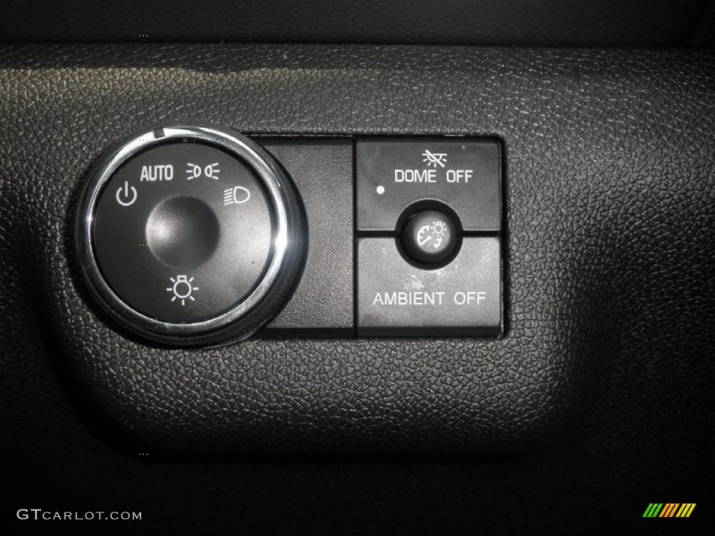 2014 GMC Acadia SLE Controls Photo #84421661