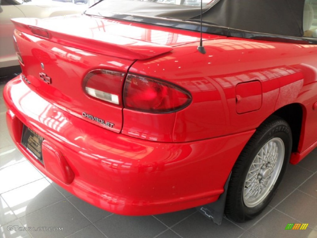 1998 Cavalier Z24 Convertible - Flame Red / Graphite photo #10