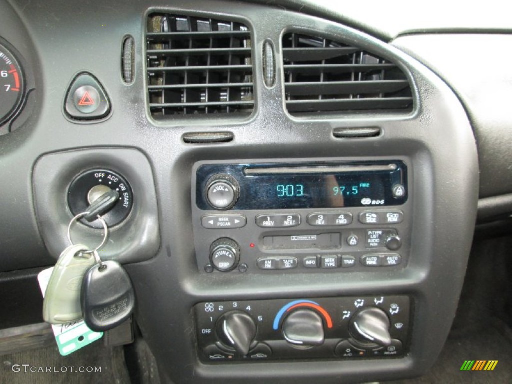 2001 Chevrolet Monte Carlo LS Controls Photo #84422480