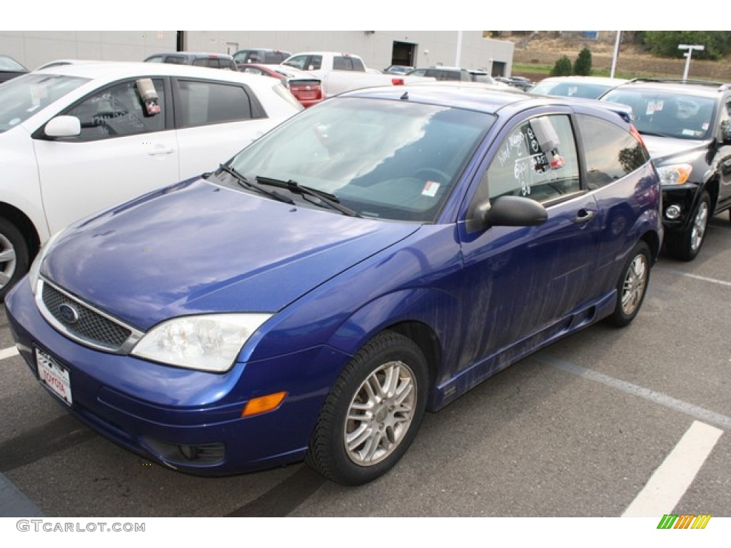 2005 Focus ZX3 SE Coupe - Sonic Blue Metallic / Charcoal/Charcoal photo #4