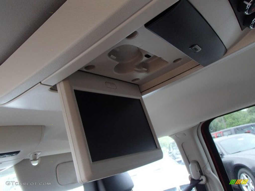 2014 Chrysler Town & Country Touring Entertainment System Photo #84431405