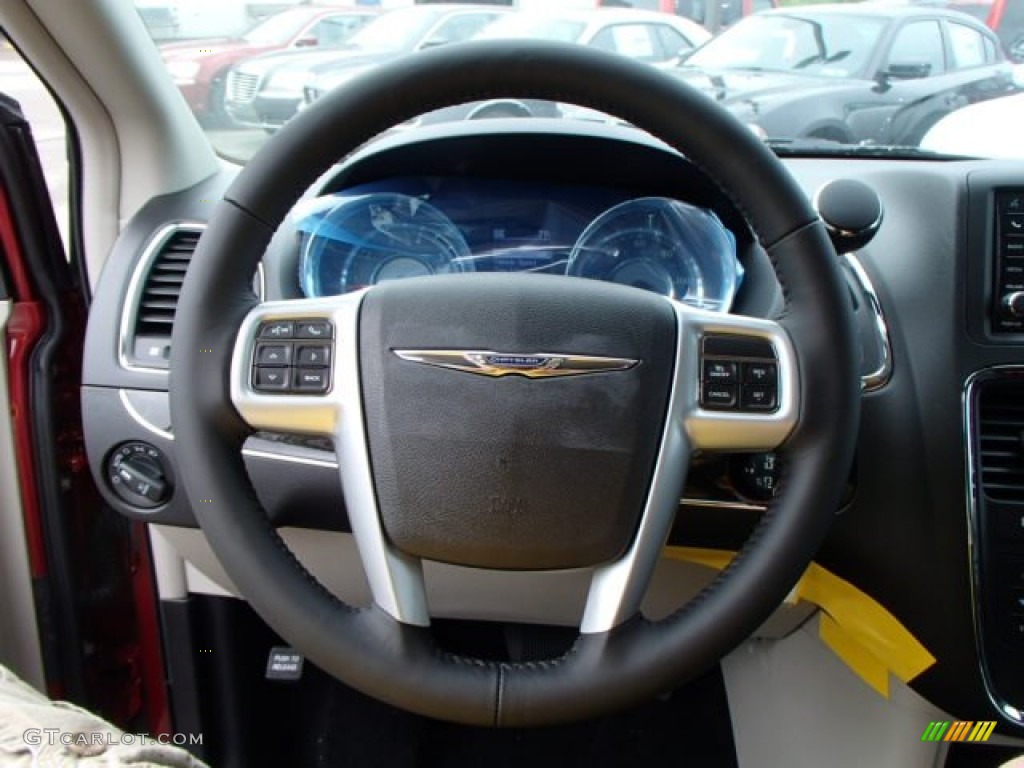 2014 Chrysler Town & Country Touring Steering Wheel Photos