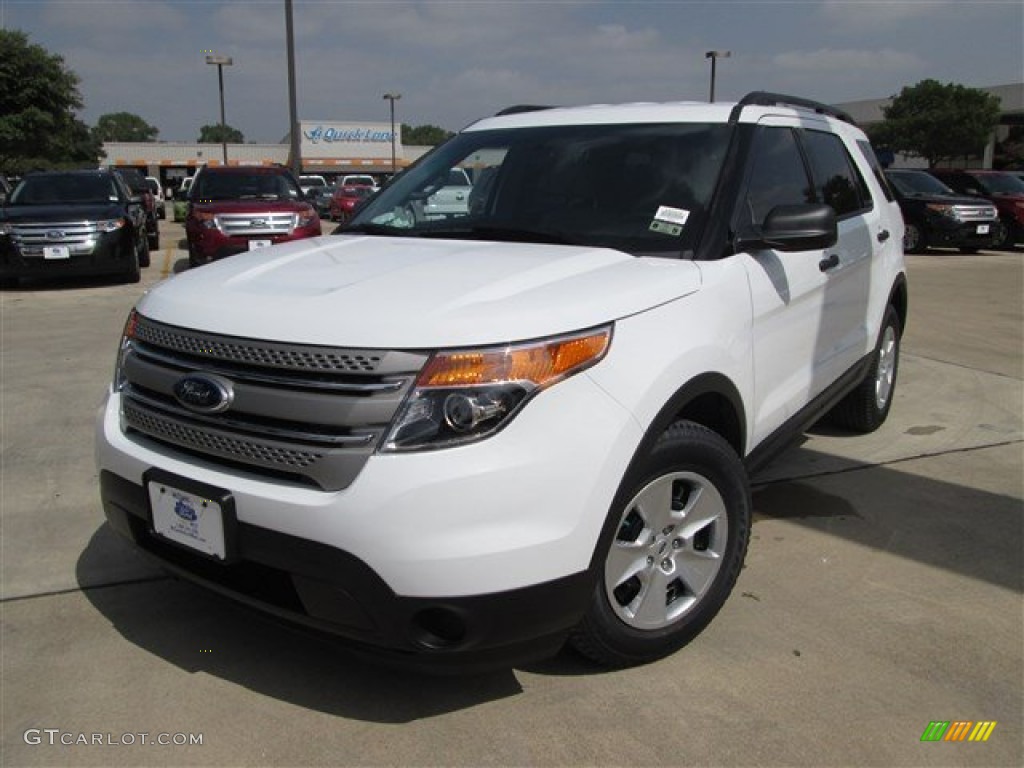 2014 Explorer FWD - Oxford White / Medium Light Stone photo #1