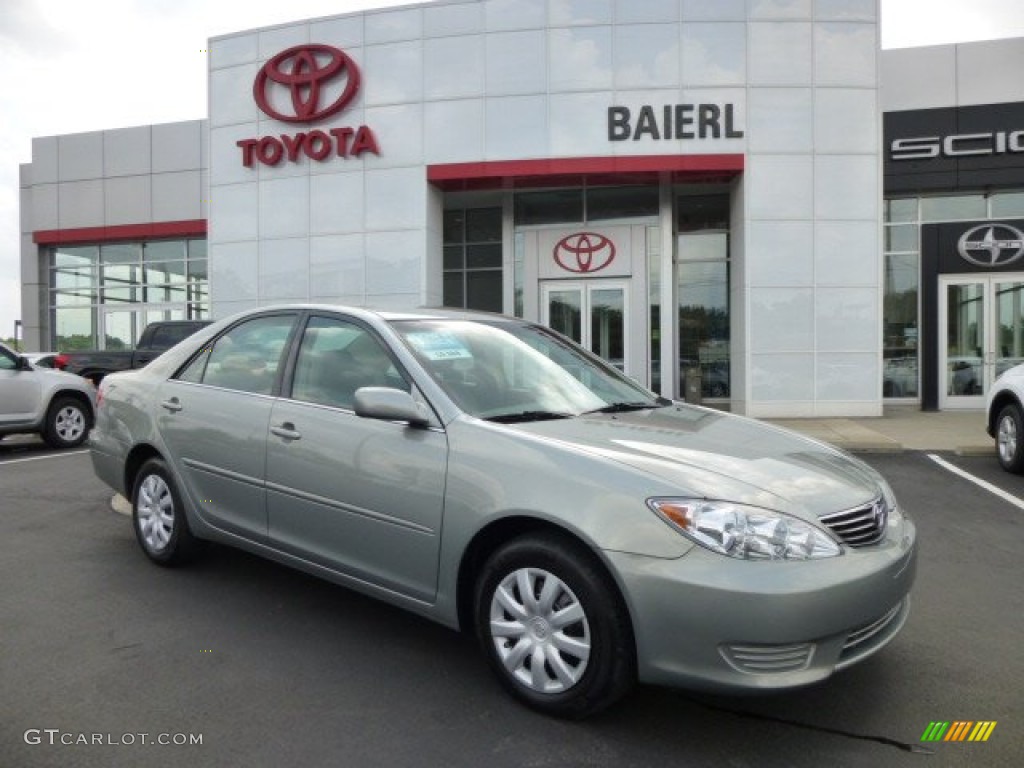 2005 Camry LE - Mineral Green Opalescent / Taupe photo #1