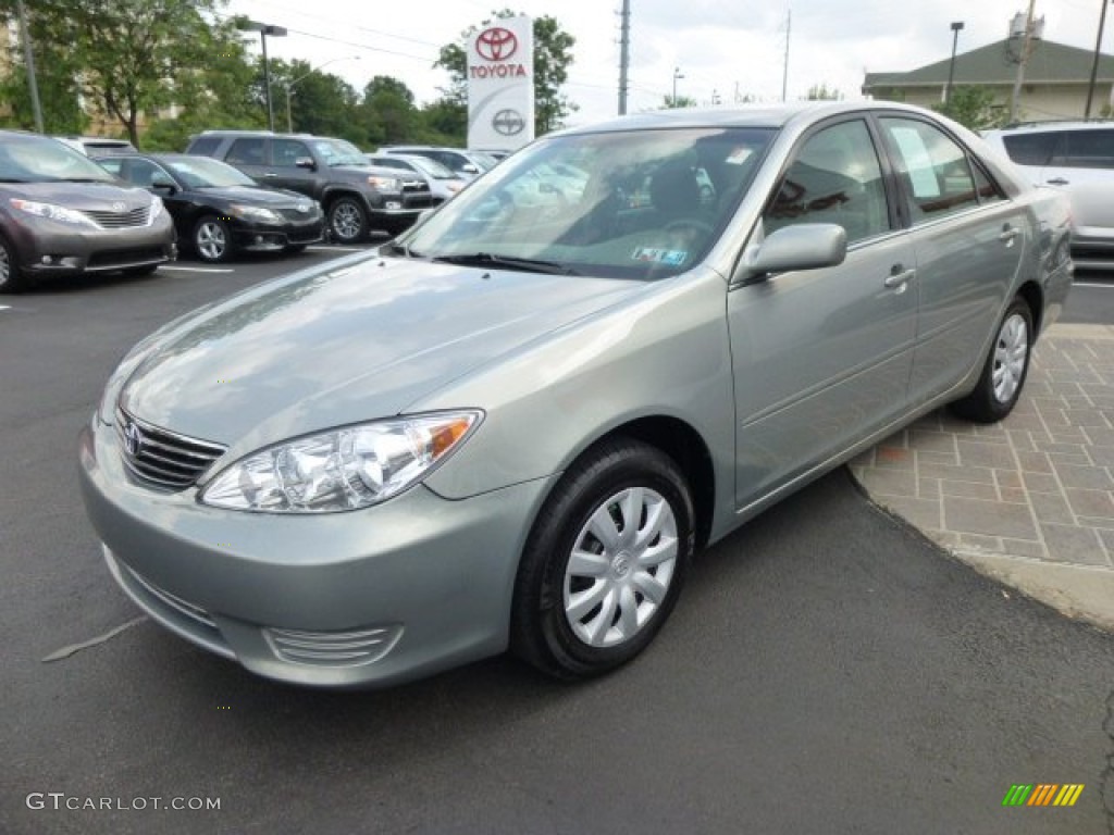 2005 Camry LE - Mineral Green Opalescent / Taupe photo #3