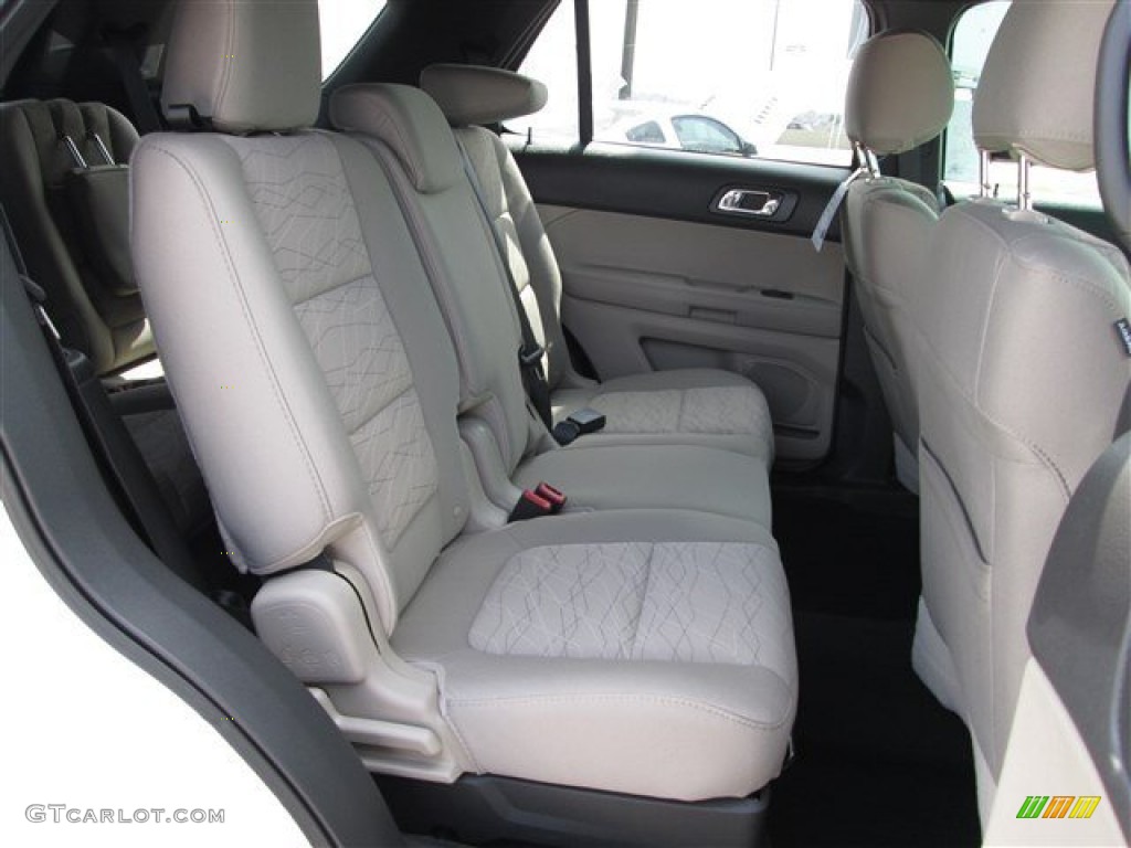 2014 Explorer FWD - Oxford White / Medium Light Stone photo #11