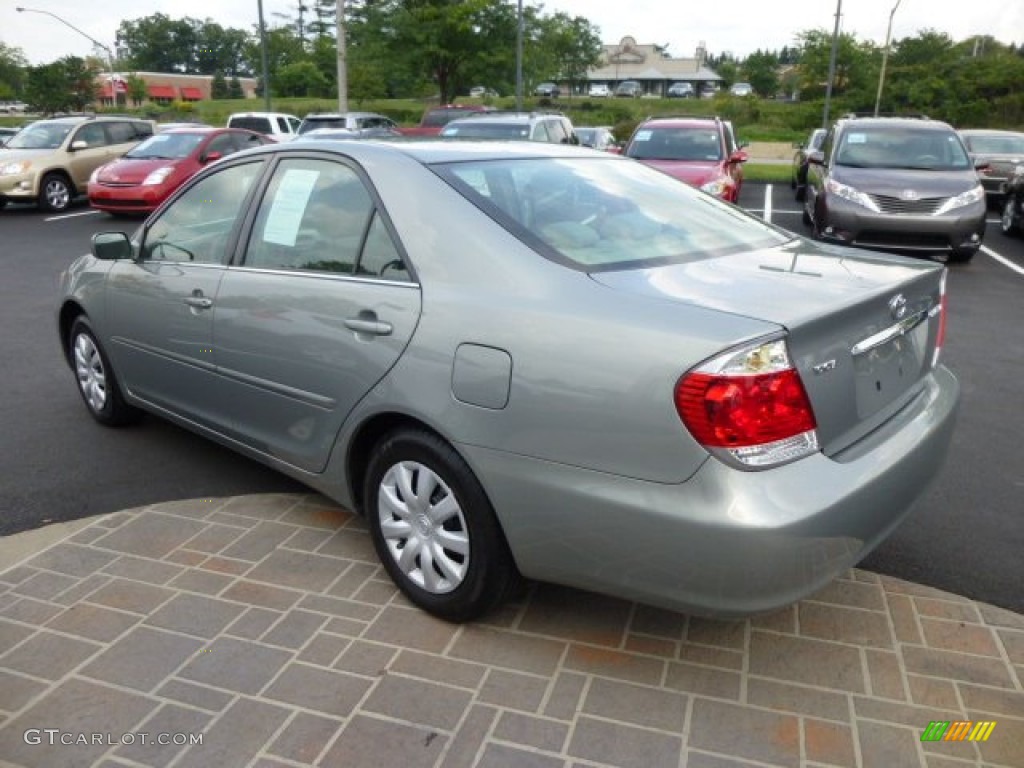 2005 Camry LE - Mineral Green Opalescent / Taupe photo #5