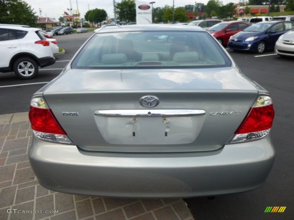 2005 Camry LE - Mineral Green Opalescent / Taupe photo #6