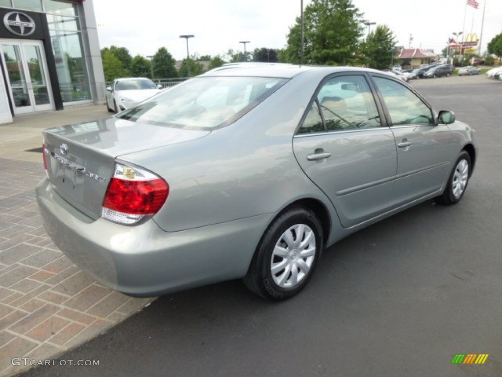 2005 Camry LE - Mineral Green Opalescent / Taupe photo #7