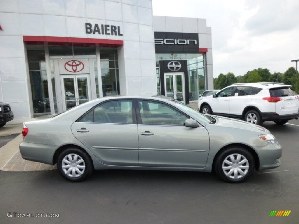 2005 Camry LE - Mineral Green Opalescent / Taupe photo #8