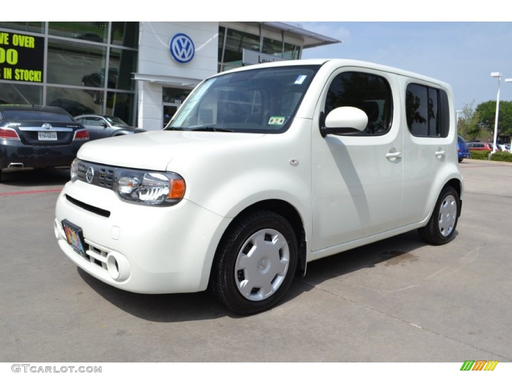 White Pearl Nissan Cube