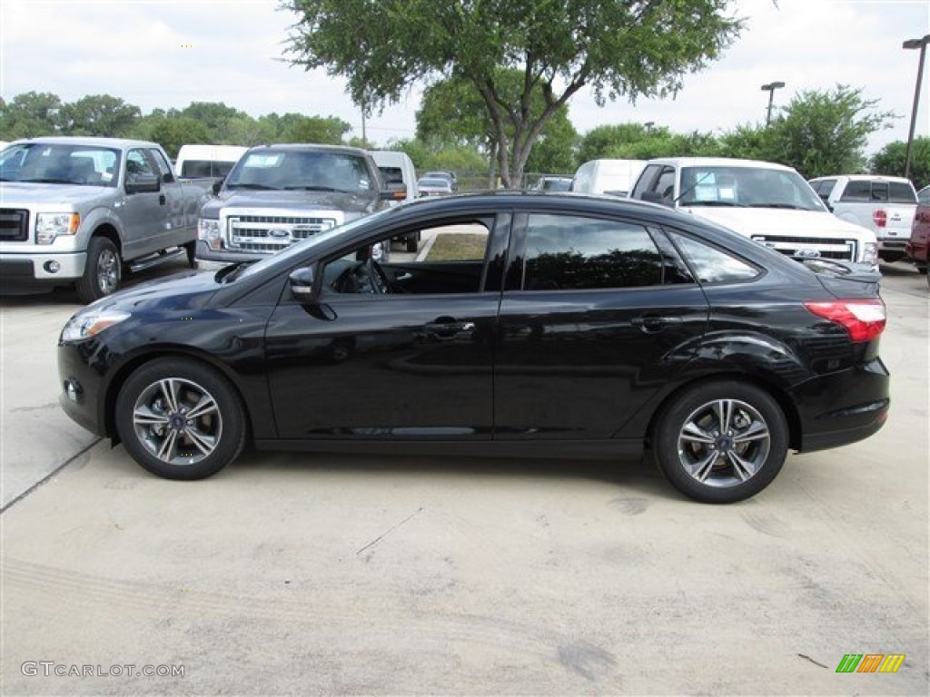 2014 Focus SE Sedan - Tuxedo Black / Charcoal Black photo #2