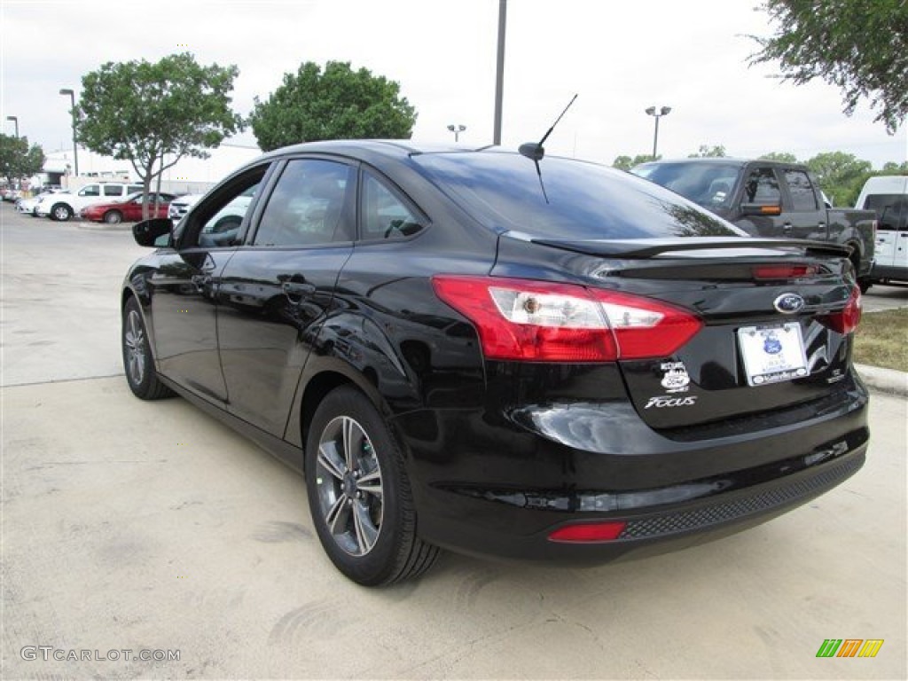 2014 Focus SE Sedan - Tuxedo Black / Charcoal Black photo #3