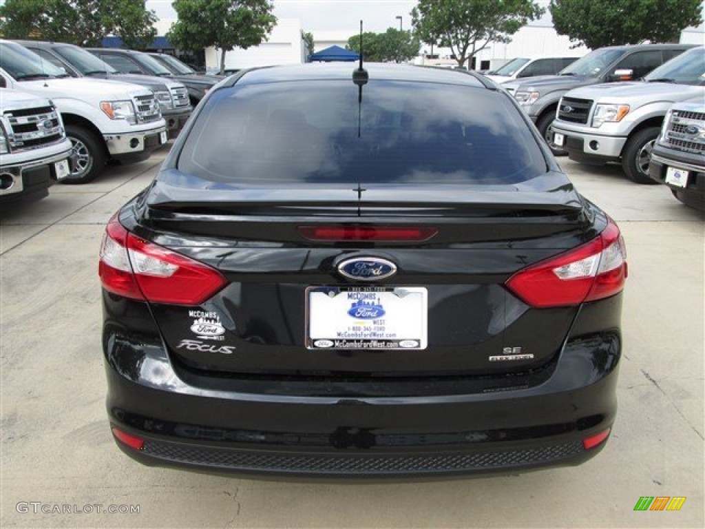 2014 Focus SE Sedan - Tuxedo Black / Charcoal Black photo #4
