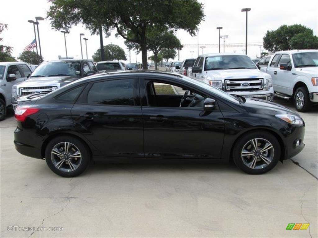 2014 Focus SE Sedan - Tuxedo Black / Charcoal Black photo #6