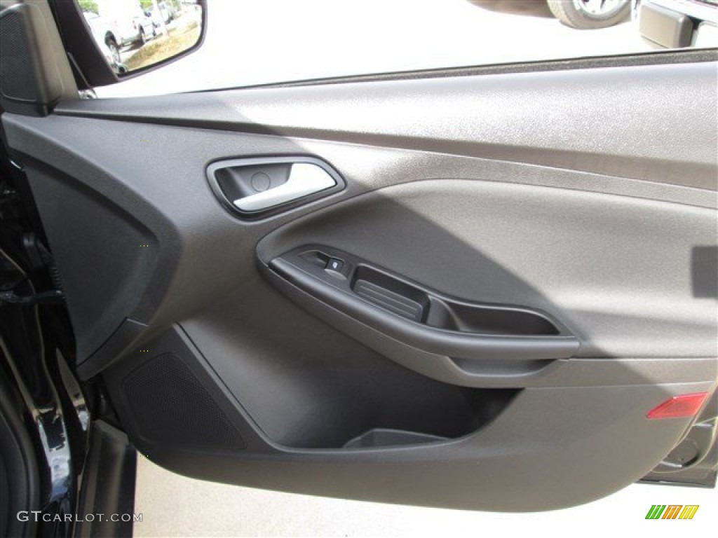 2014 Focus SE Sedan - Tuxedo Black / Charcoal Black photo #9