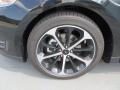 2014 Ford Taurus SEL Wheel and Tire Photo