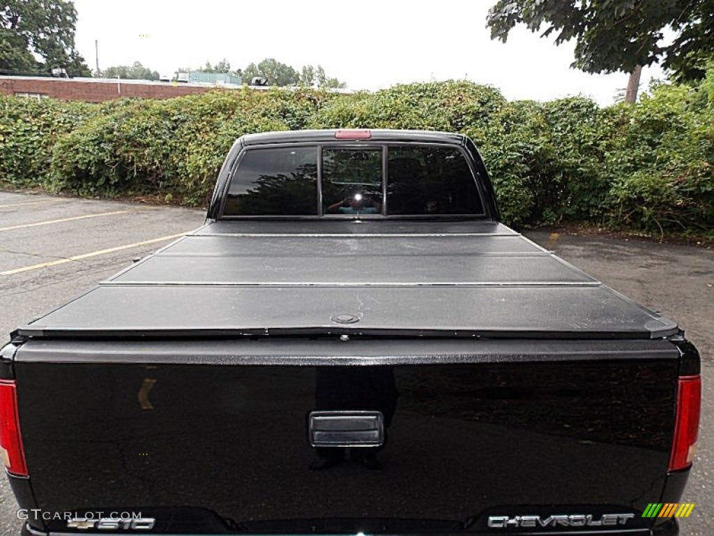 2003 S10 LS Crew Cab 4x4 - Black Onyx / Graphite photo #5