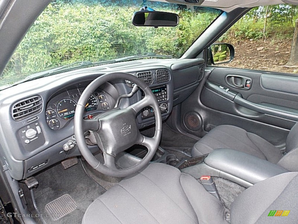 Graphite Interior 2003 Chevrolet S10 LS Crew Cab 4x4 Photo #84437315