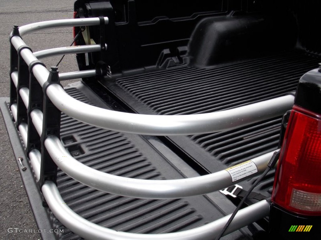 2003 S10 LS Crew Cab 4x4 - Black Onyx / Graphite photo #25